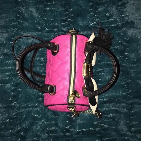 NWOT Betsey Johnson Bow Crossbody GORGEOUS - Picture 5 of 8